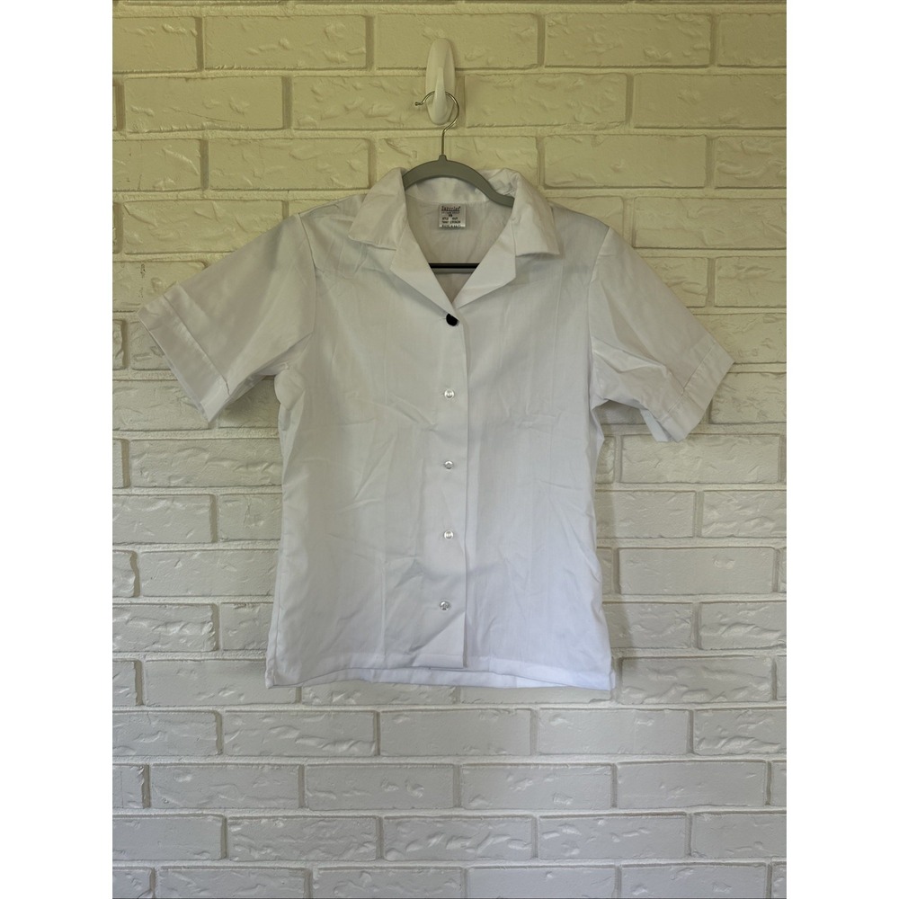 Superior Uniform Group, White Short Sleeve Button down SIZE XS